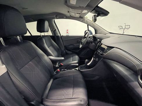 Used 2018 Chevrolet Trax LT w/ LT Convenience Package AWD/4WD image 26