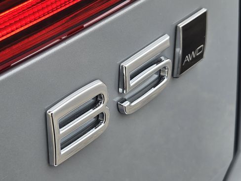 New 2026 Volvo XC60 B5 Plus w/ Protection Package Premier image 15