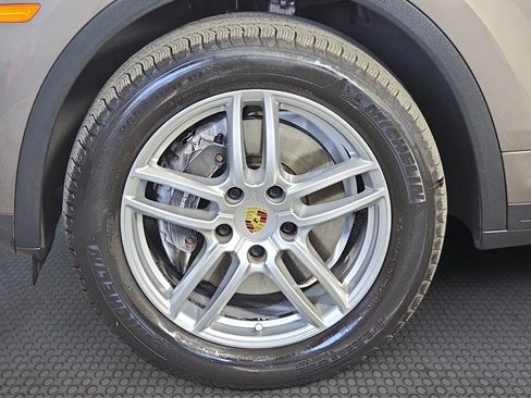 Used 2016 Porsche Cayenne AWD/4WD image 10