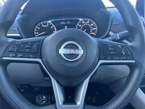 Used 2025 Nissan Altima 2.5 SV image 29