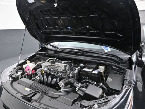 Used 2022 Toyota Corolla LE image 30