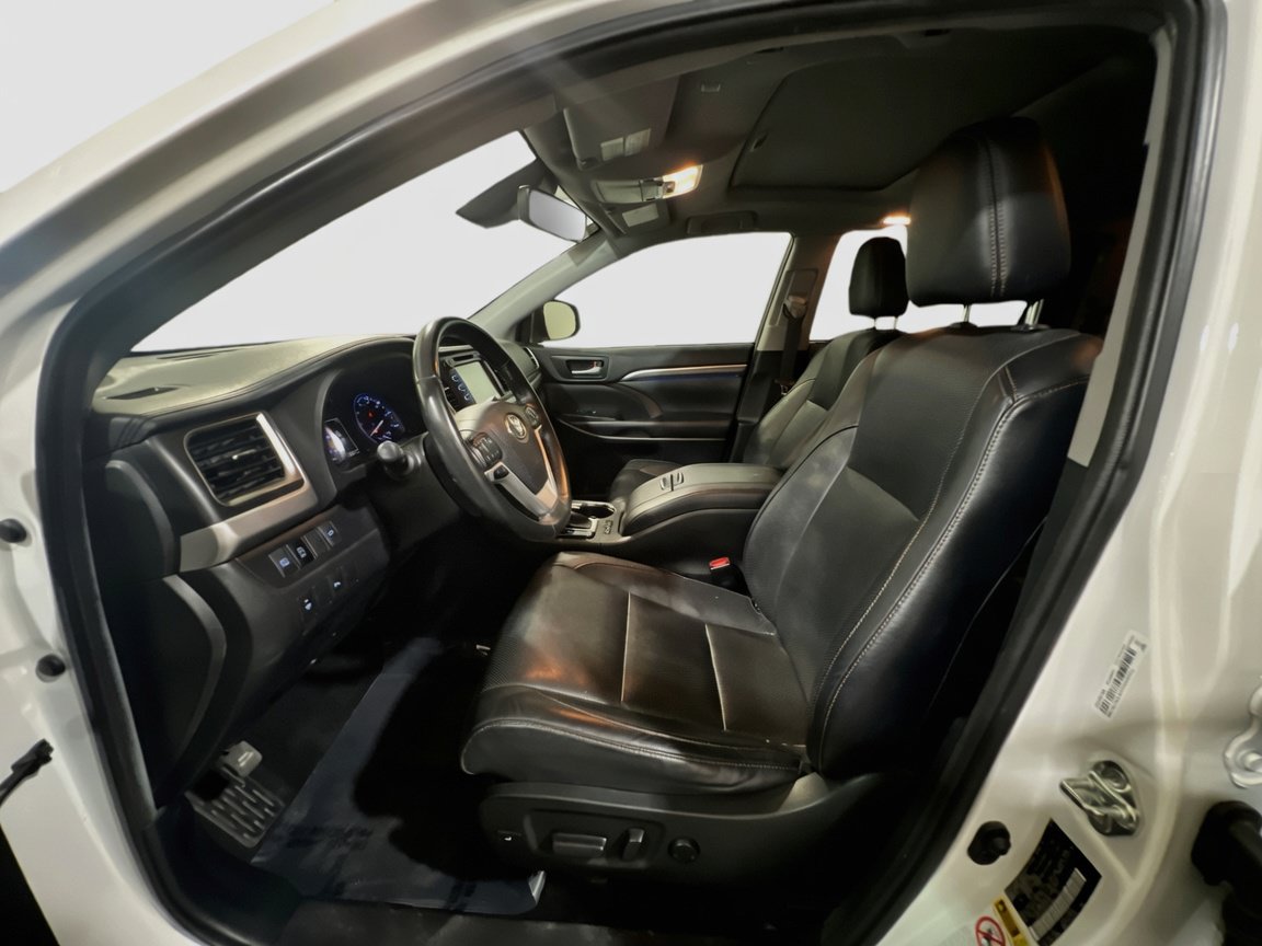 Used 2019 Toyota Highlander Limited FWD image 15