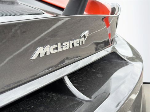 Used 2020 McLaren 600LT Spider image 11