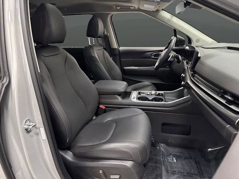 Used 2025 Kia Carnival SX w/ SX Dark Edition Package image 30