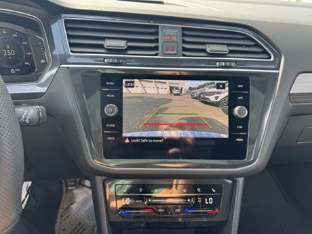 Used 2024 Volkswagen Tiguan SEL R-Line AWD/4WD image 19