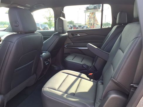 Used 2026 Chevrolet Traverse LT FWD image 13