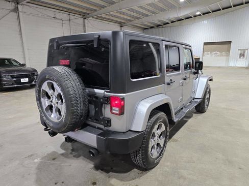 Used 2017 Jeep Wrangler Unlimited Sahara w/ Connectivity Group image 12