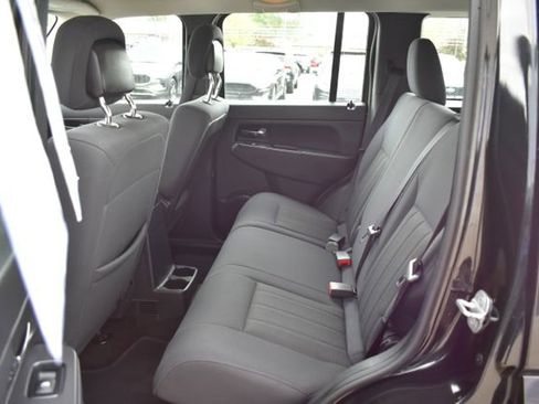 Used 2011 Jeep Liberty Sport AWD/4WD image 27