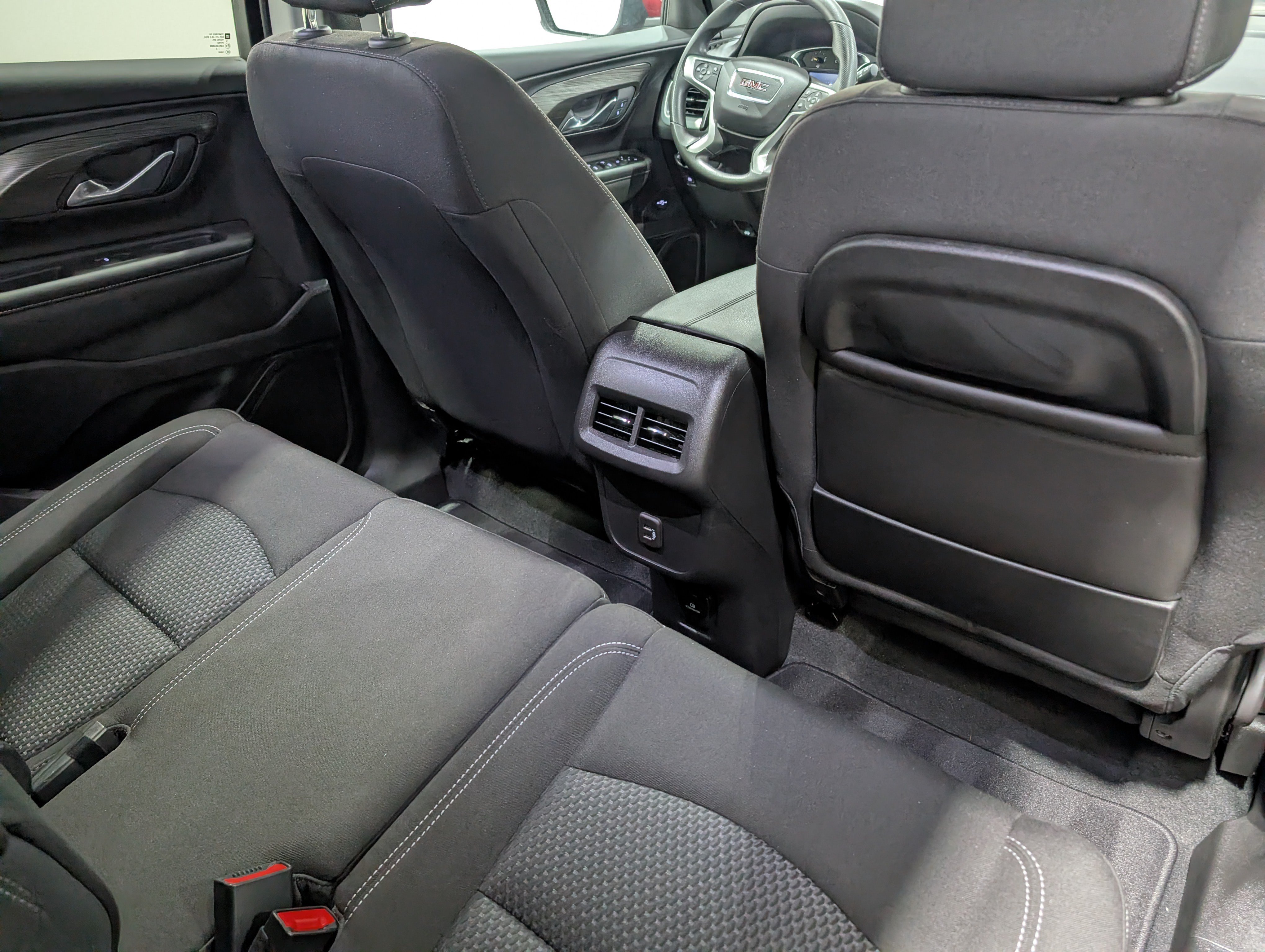 Used 2024 GMC Terrain SLE w/ Driver Convenience Package AWD/4WD image 16