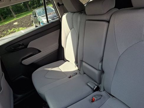 Used 2021 Toyota Highlander L AWD/4WD image 18