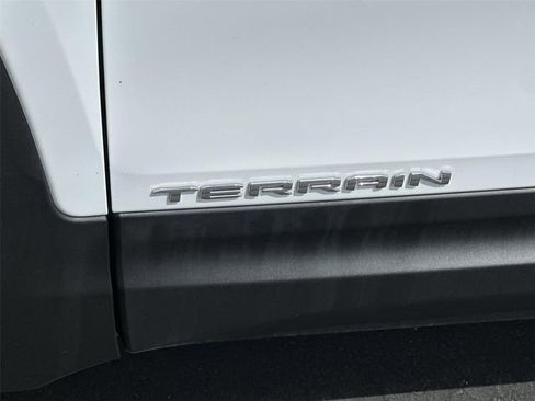 Used 2024 GMC Terrain SLE image 30