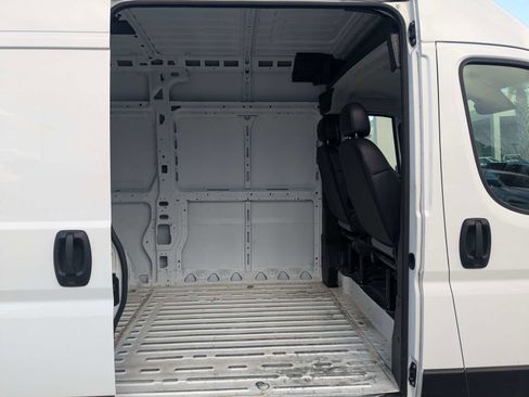 Used 2024 RAM ProMaster 2500 w/ Convenience Group FWD image 15