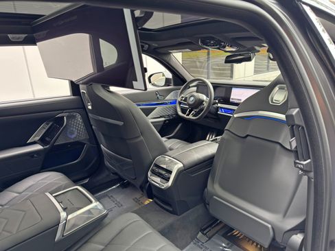 Used 2023 BMW i7 xDrive60 AWD/4WD image 56