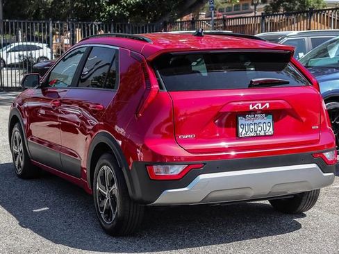 Certified 2025 Kia Niro EX FWD image 8