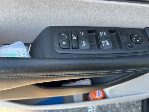 Used 2021 Chrysler Pacifica Touring-L w/ Premium & Safety Sphere Group image 13