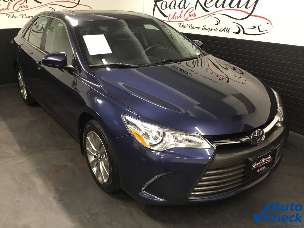 Used 2017 Toyota Camry XLE w/ Moonroof Package FWD image 2