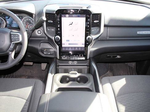 New 2025 RAM 2500 Big Horn AWD/4WD image 32