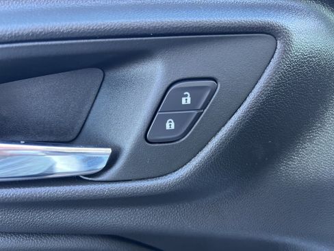 Used 2025 Chevrolet Trax RS w/ Sunroof Package image 25