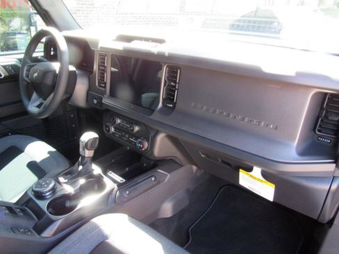 Used 2025 Ford Bronco 4-Door AWD/4WD image 31