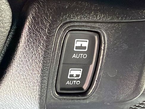 Used 2024 Jeep Wrangler Unlimited Sahara w/ Technology Group AWD/4WD image 21