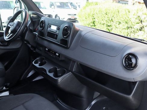 Used 2021 Mercedes-Benz Sprinter 1500 image 31