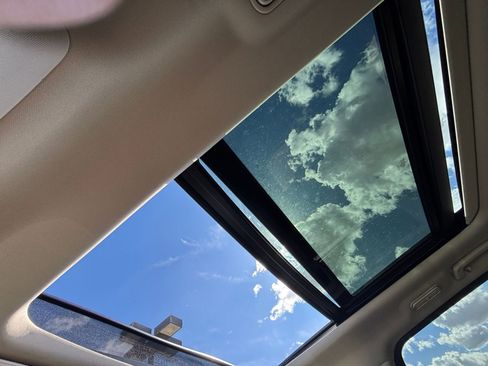 Used 2024 Ford Expedition Limited image 32