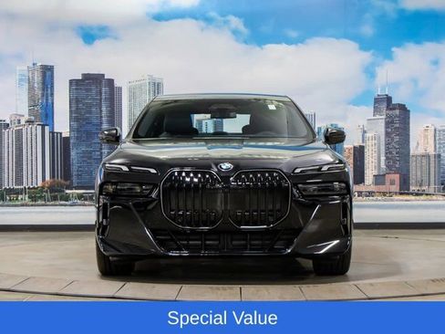 Used 2025 BMW 760i xDrive w/ Premium Package AWD/4WD image 3
