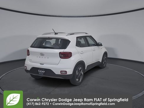 Used 2025 Hyundai Venue SEL FWD image 14