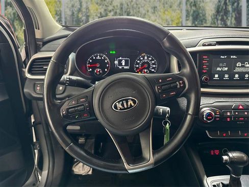 Used 2018 Kia Sorento AWD image 18