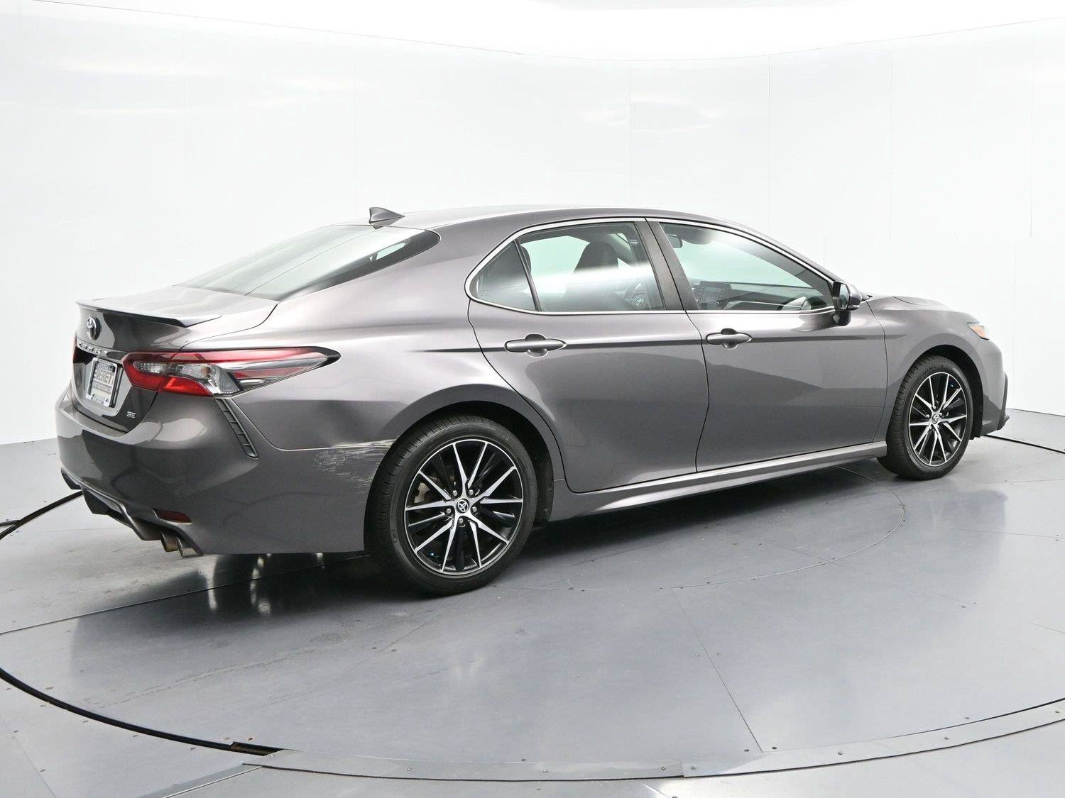 Used 2023 Toyota Camry SE FWD image 7