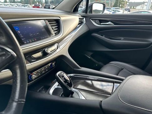 Used 2021 Buick Enclave Avenir w/ Avenir Technology Package image 18