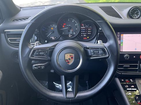 Used 2023 Porsche Macan AWD/4WD image 35