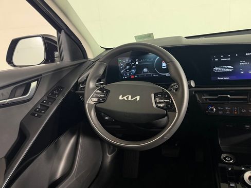 Used 2025 Kia Niro Wind FWD image 13