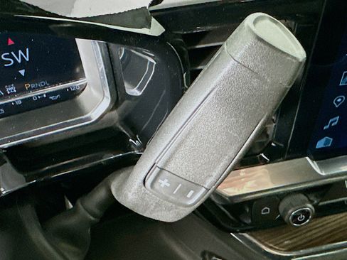 Used 2023 Chevrolet Silverado 1500 LT image 24