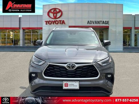 Used 2023 Toyota Highlander XLE AWD/4WD image 2