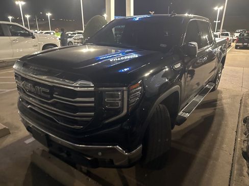 Used 2024 GMC Sierra 1500 SLT image 1