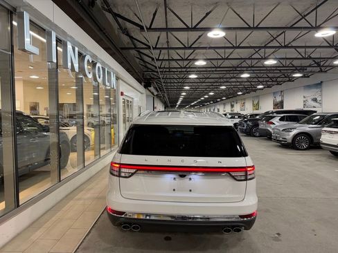 Used 2023 Lincoln Aviator Reserve w/ Elements Package Plus AWD/4WD image 11