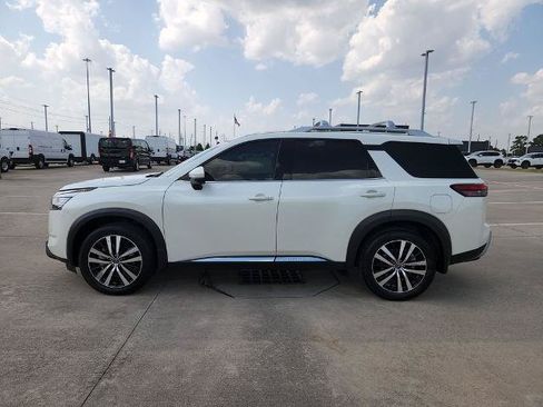 Certified 2024 Nissan Pathfinder Platinum FWD image 8