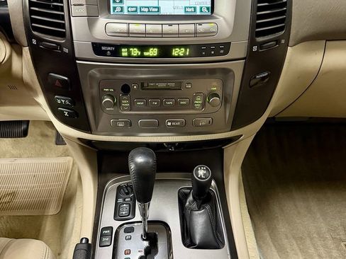 Used 2007 Toyota Land Cruiser image 16