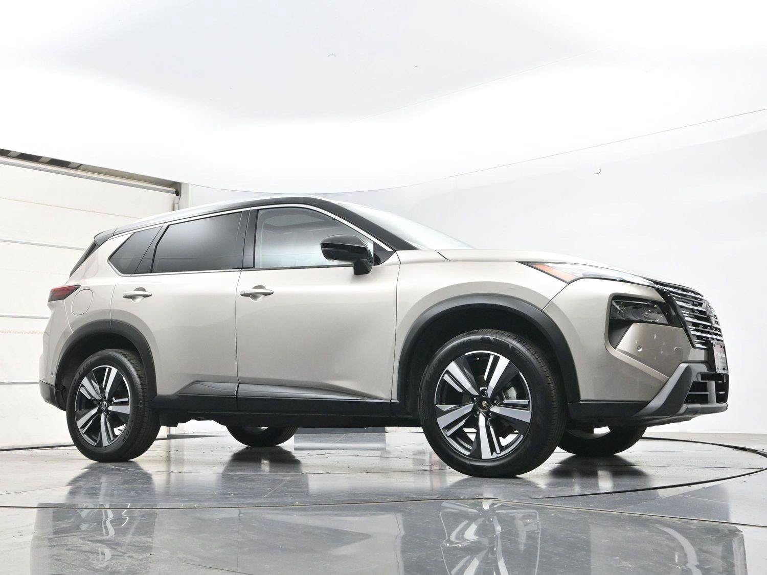Certified 2025 Nissan Rogue SL w/ SL Premium Package AWD/4WD image 29