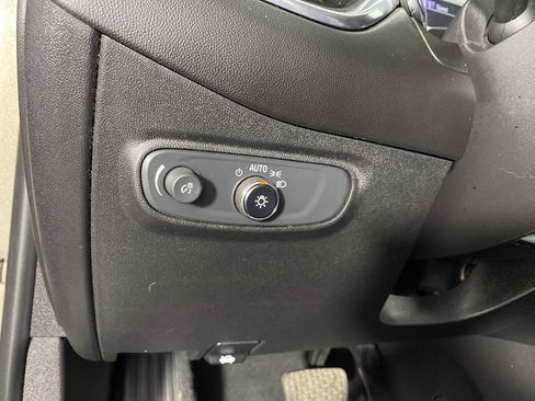 Used 2018 Chevrolet Equinox LT w/ Sun & Infotainment Package FWD image 29