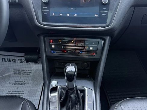 Used 2022 Volkswagen Tiguan SE image 19