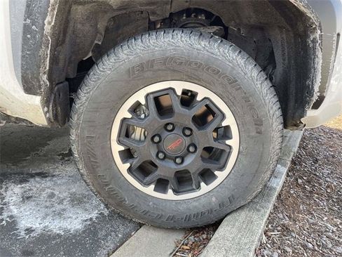Used 2024 Toyota Tacoma TRD Off-Road w/ TRD Off Road Upgrade Package image 8