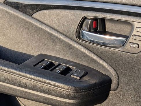 Used 2017 Honda Pilot Touring image 16