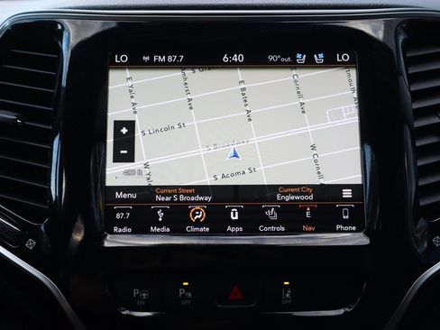 Used 2019 Jeep Cherokee Limited w/ Luxury Group AWD/4WD image 22