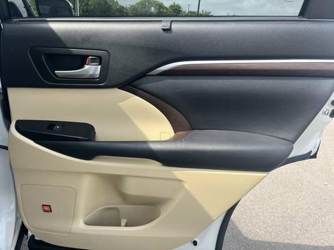 Used 2015 Toyota Highlander Limited Platinum AWD/4WD image 23