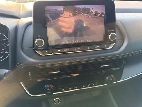 Used 2022 Nissan Rogue SV FWD image 15