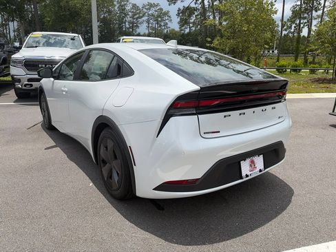 Used 2025 Toyota Prius LE FWD image 3