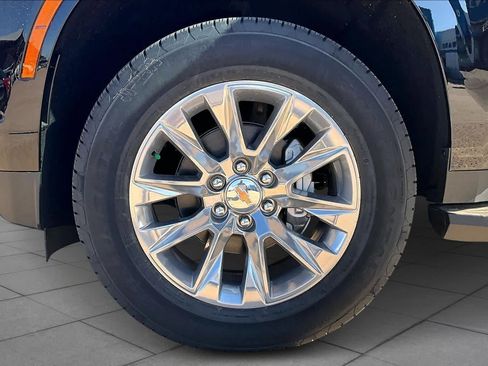 New 2026 Chevrolet Suburban Premier image 11