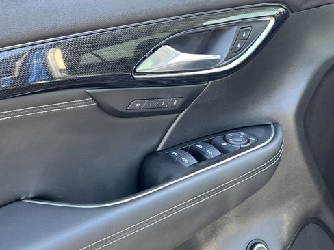 Used 2023 Buick Envision Essence image 23